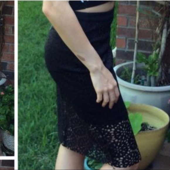 Gianni Bini laser cut black midi skirt size large - Picture 2 of 4